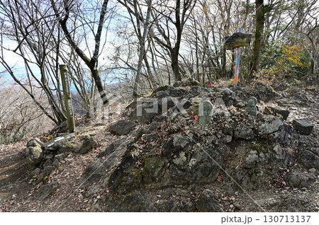 丹沢の相州アルプス 仏果山山頂 丹沢の相州アルプス 仏果山山頂 130713137