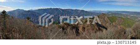 丹沢の仏果山山頂　展望台からのパノラマ　丹沢山地と宮ヶ瀬湖 130713145