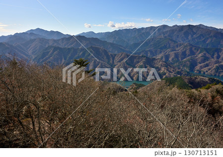 丹沢の仏果山山頂　展望台からの眺望　大山と塔ノ岳と丹沢山と蛭ヶ岳 130713151