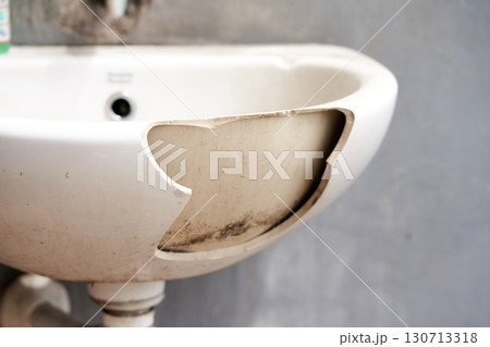 An old dirty broken ceramic sink in the cafeteria outside. 130713318