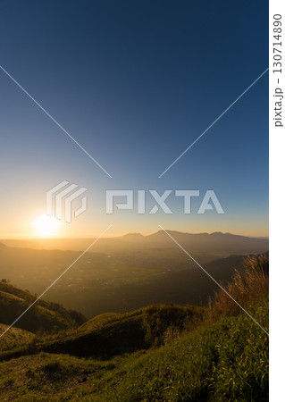 阿蘇の朝日(熊本県阿蘇) 阿蘇の朝日(熊本県阿蘇) 130714890