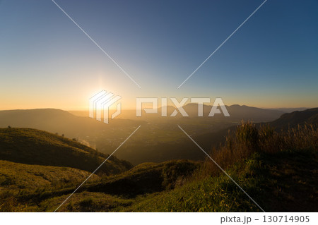 阿蘇の朝日（熊本県阿蘇） 130714905
