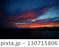 夏の夕暮れ時の江の島から見た富士山のシルエットと赤色の茜雲 130715806