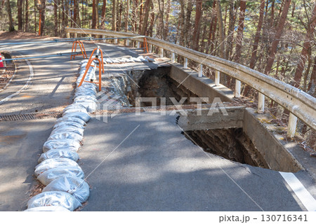 林道の崩落 130716341