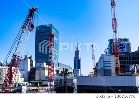 東京都市風景 新宿駅西口の再開発工事 2025.09　c-2 高彩度コントラスト 130716770