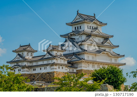 青空に映える姫路城天守の美しい風景 青空に映える姫路城天守の美しい風景 130717190