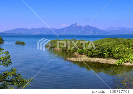 鬼沼・猪苗代湖・磐梯山(福島県郡山市・湖南町) 鬼沼・猪苗代湖・磐梯山(福島県郡山市・湖南町) 130717701
