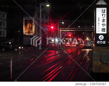 播磨屋橋の交差点付近の夜景(とさでん桟橋線のはりまや橋駅と最終列車) 播磨屋橋の交差点付近の夜景(とさでん桟橋線のはりまや橋駅と最終列車) 130720167