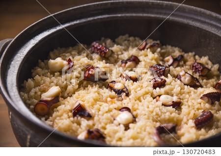 土鍋で炊いたタコ飯 130720483