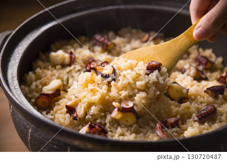 しゃもじですくったたこ飯 130720487