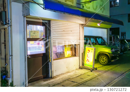 沖縄特有の刺身専門店。 沖縄近海産の魚介類が選べる。 マグロ、カジキ、イカなどが美味しい。那覇市松山 沖縄特有の刺身専門店。 沖縄近海産の魚介類が選べる。 マグロ、カジキ、イカなどが美味しい。那覇市松山 130721272