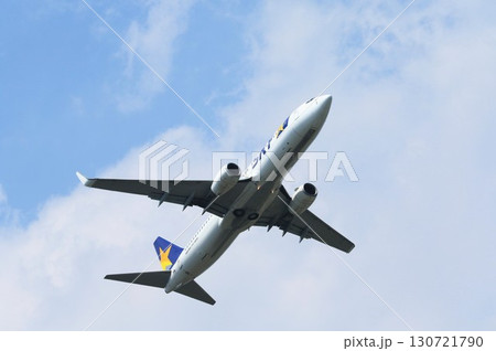 離着陸する航空機 離着陸する航空機 130721790