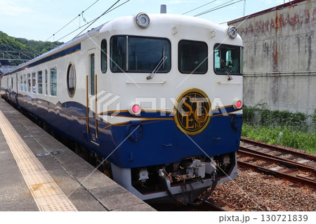 安芸津駅に停車中のetSETOra(エトセトラ) 安芸津駅に停車中のetSETOra(エトセトラ) 130721839