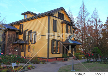 外交官の家とその前の庭園風景 外交官の家とその前の庭園風景 130722253