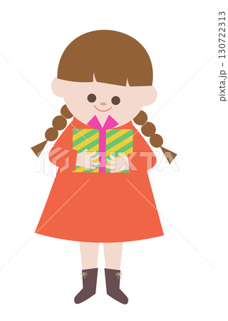 プレゼントを持つこども 130722313