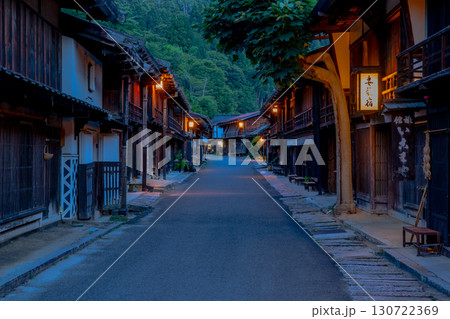長野県 南木曽町 中山道 妻籠宿の町並み 長野県 南木曽町 中山道 妻籠宿の町並み 130722369