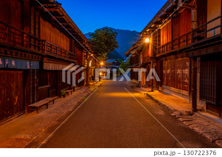 長野県　南木曽町　中山道　妻籠宿の町並み 130722376