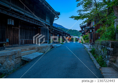 長野県 南木曽町 中山道 妻籠宿の町並み 長野県 南木曽町 中山道 妻籠宿の町並み 130722443