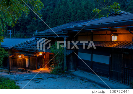 長野県　南木曽町　中山道　妻籠宿の町並み 130722444