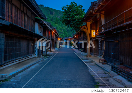 長野県　南木曽町　中山道　妻籠宿の町並み 130722447