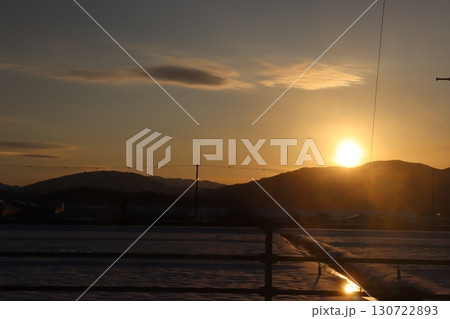夕日に灯された雪原 夕日に灯された雪原 130722893