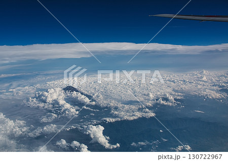 飛行機から見た富士山 130722967
