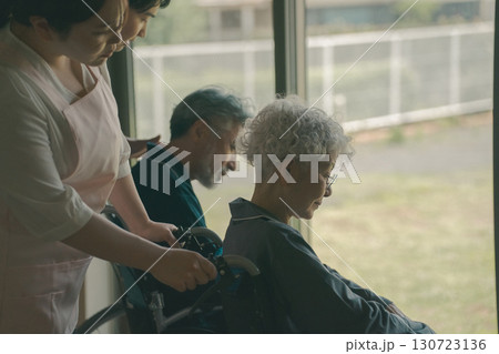 介護 130723136