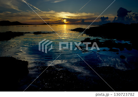 ＜五島の風景＞秋の日が沈む間際の海の景色 130723782