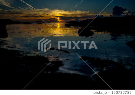 <五島の風景>秋の日が沈む間際の海の景色 <五島の風景>秋の日が沈む間際の海の景色 130723783