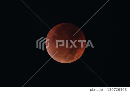 皆既月食の赤い月 130726568