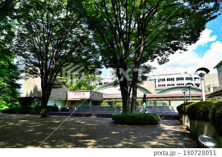 砧公園内にある世田谷美術館 130728051