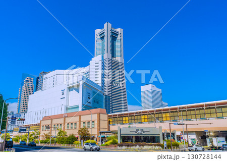 日本の横浜都市景観9月8日。桜木町駅や桜木町二丁目交差点、横浜ランドマークタワーなどを望む 130728144