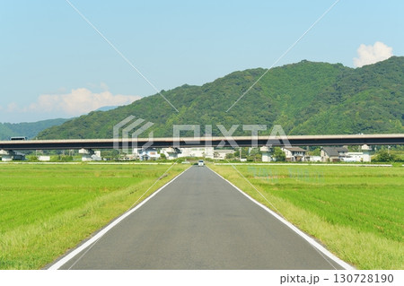 夏の青空と田園風景 130728190
