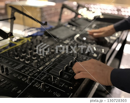 DJブース 130728303