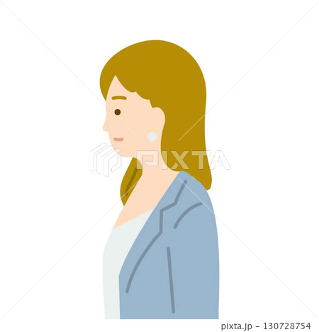 スーツを着た若い女性 130728754