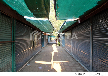 バンテアイスレイ遺跡近くのシャッター街 130729182