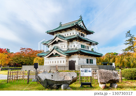 青森 弘前城 紅葉に染まる天守 青森 弘前城 紅葉に染まる天守 130730317