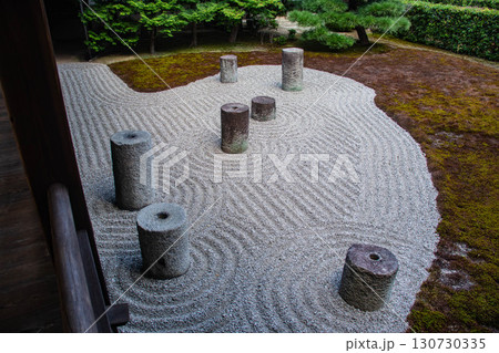 【京都風景】東福寺本坊庭園 美しい星座「北斗七星」を映し出す東庭 【京都風景】東福寺本坊庭園 美しい星座「北斗七星」を映し出す東庭 130730335