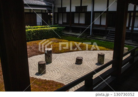 【京都風景】東福寺本坊庭園　美しい星座「北斗七星」を映し出す東庭 130730352