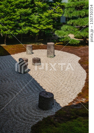 【京都風景】東福寺本坊庭園　美しい星座「北斗七星」を映し出す東庭 130730354