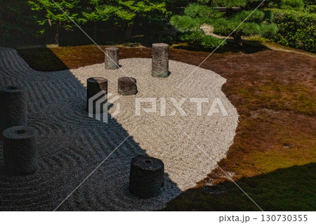 【京都風景】東福寺本坊庭園　美しい星座「北斗七星」を映し出す東庭 130730355