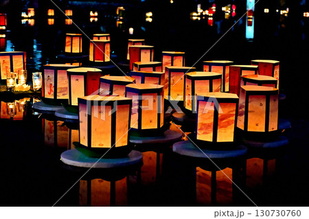 俱利伽羅不動寺西之坊鳳凰殿の灯籠流し　万灯会 130730760