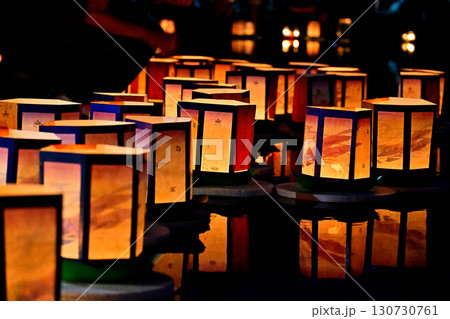 俱利伽羅不動寺西之坊鳳凰殿の灯籠流し　万灯会 130730761