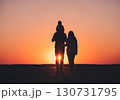 (AI生成)家族イメージ　夕陽と子供を肩車する親子のシルエット 130731795
