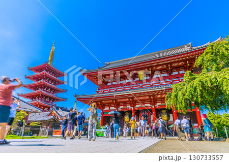 日本の東京都市景観9月1日。猛烈な暑さ…インバウンド続く…まるで異国…外国人観光客らで大混雑の浅草寺 日本の東京都市景観9月1日。猛烈な暑さ…インバウンド続く…まるで異国…外国人観光客らで大混雑の浅草寺 130733557