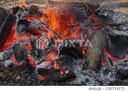 初詣神社境内でお焚き上げ3 130734271
