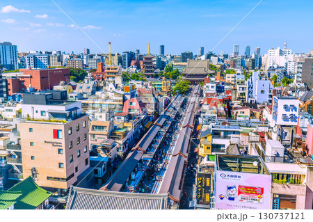 日本の東京都市景観9月1日。猛烈な暑さ…インバウンド続く…まるで異国…外国人観光客らで大混雑の浅草寺 日本の東京都市景観9月1日。猛烈な暑さ…インバウンド続く…まるで異国…外国人観光客らで大混雑の浅草寺 130737121