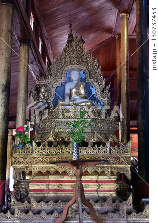 ミャンマー、インレー湖、ガーペー僧院、仏像 ミャンマー、インレー湖、ガーペー僧院、仏像 130737453
