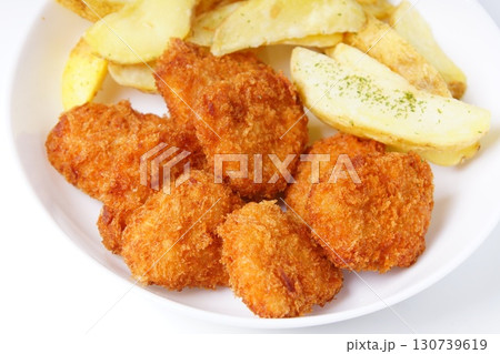 チキンカツとフライドポテト チキンカツとフライドポテト 130739619