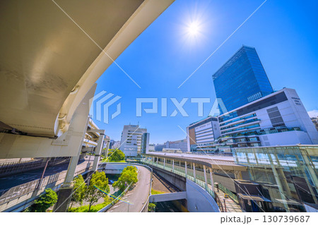 日本の横浜都市景観 横浜駅きた東口やJR横浜タワーなどを望む。画面左奥は、東口（中央）＝23日 130739687